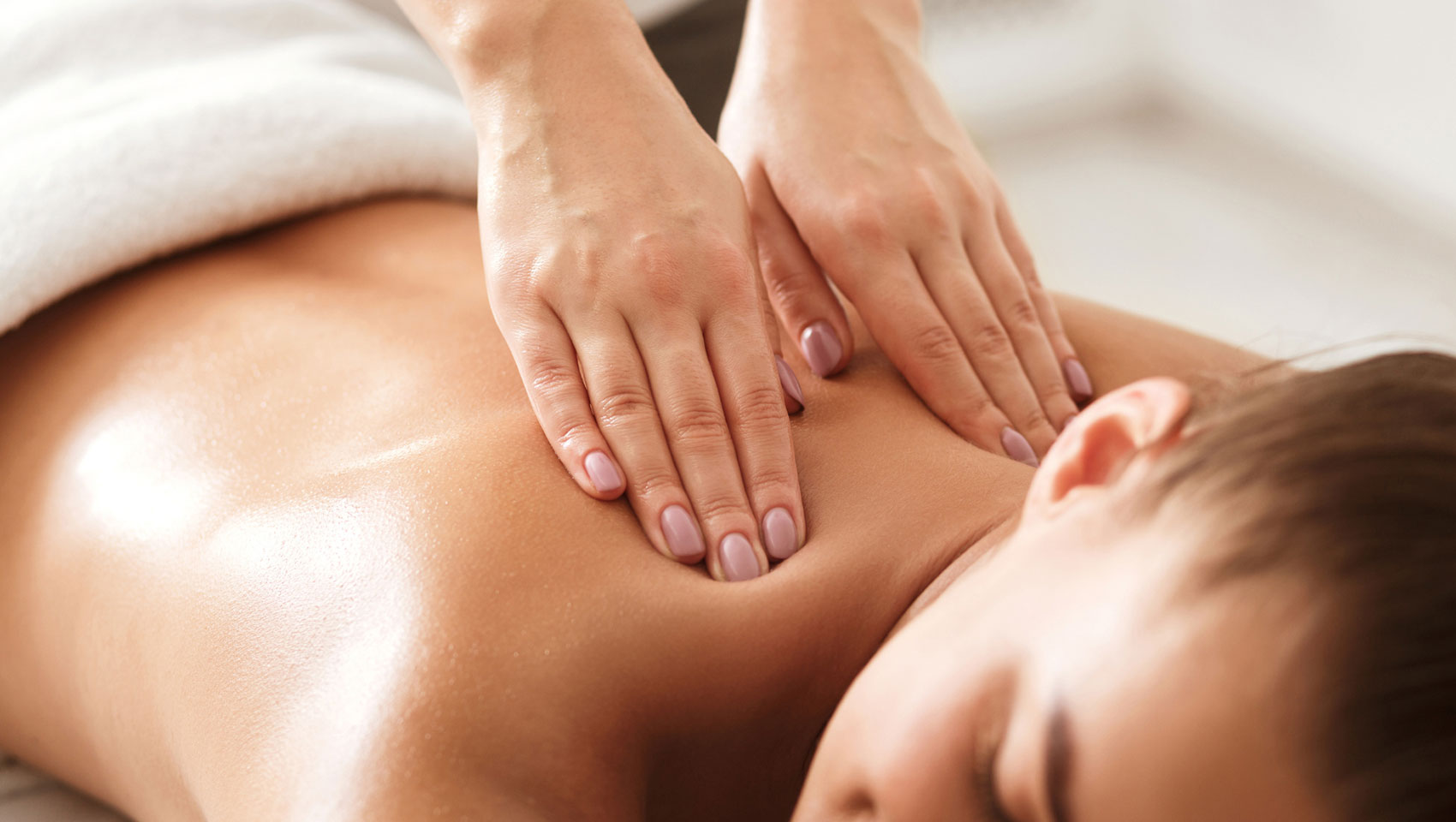 Enjoy a Deep Tissue Massage In-Room
